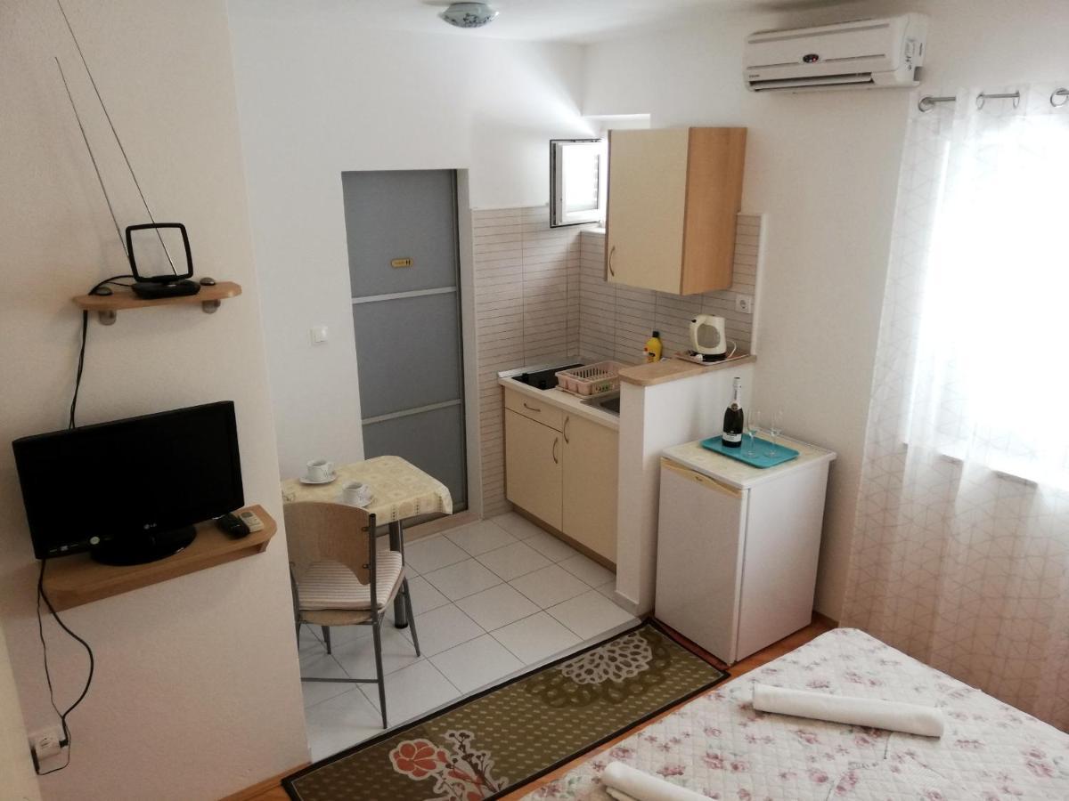 Apartments Aniko Saric Tučepi Eksteriør bilde