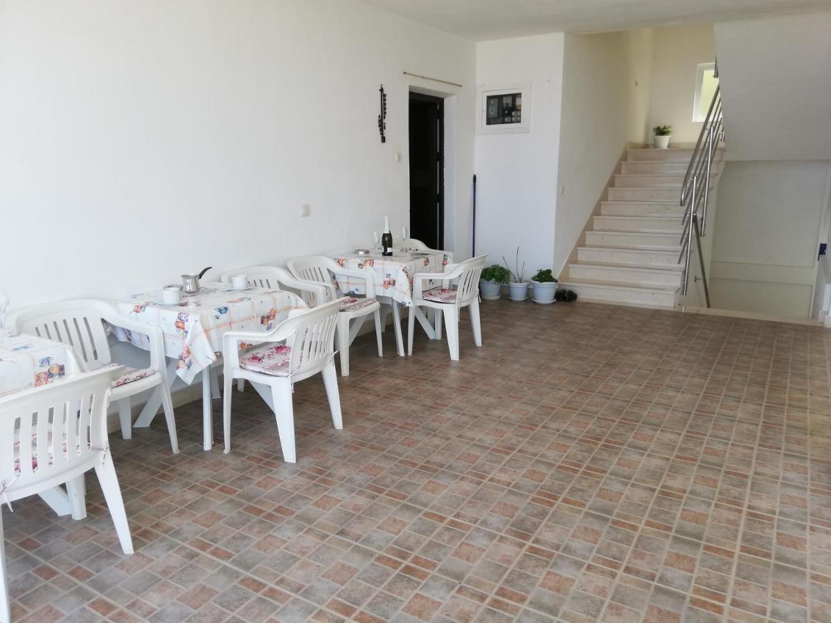 Apartments Aniko Saric Tučepi Eksteriør bilde