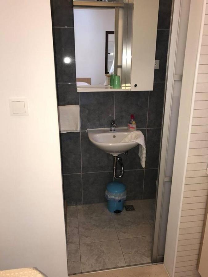 Apartments Aniko Saric Tučepi Eksteriør bilde
