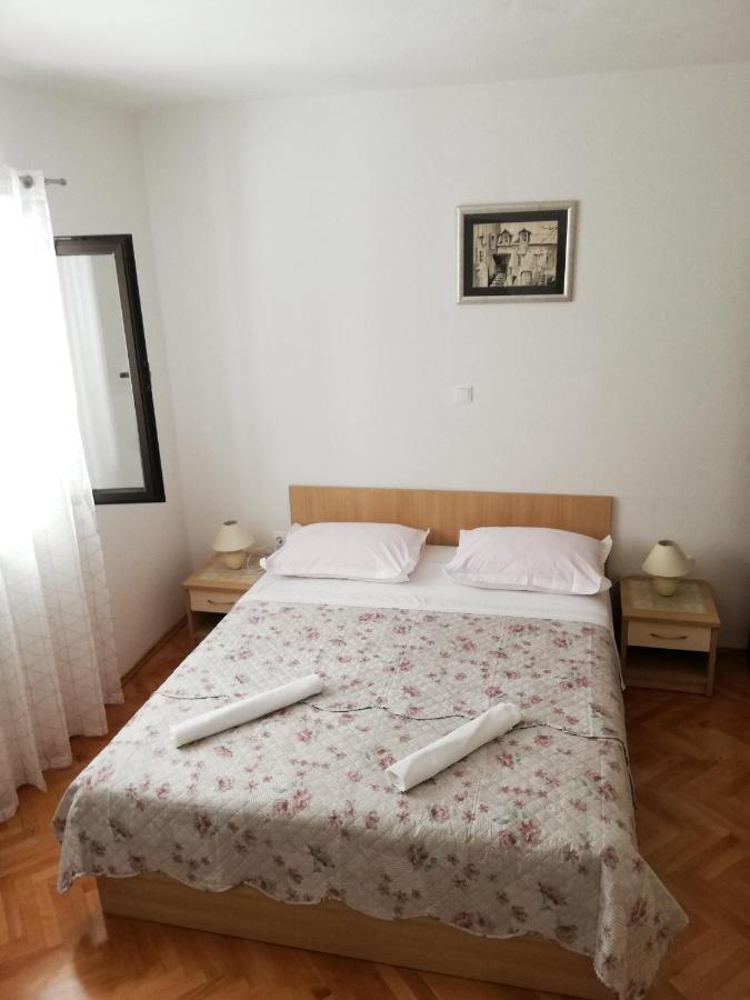 Apartments Aniko Saric Tučepi Eksteriør bilde