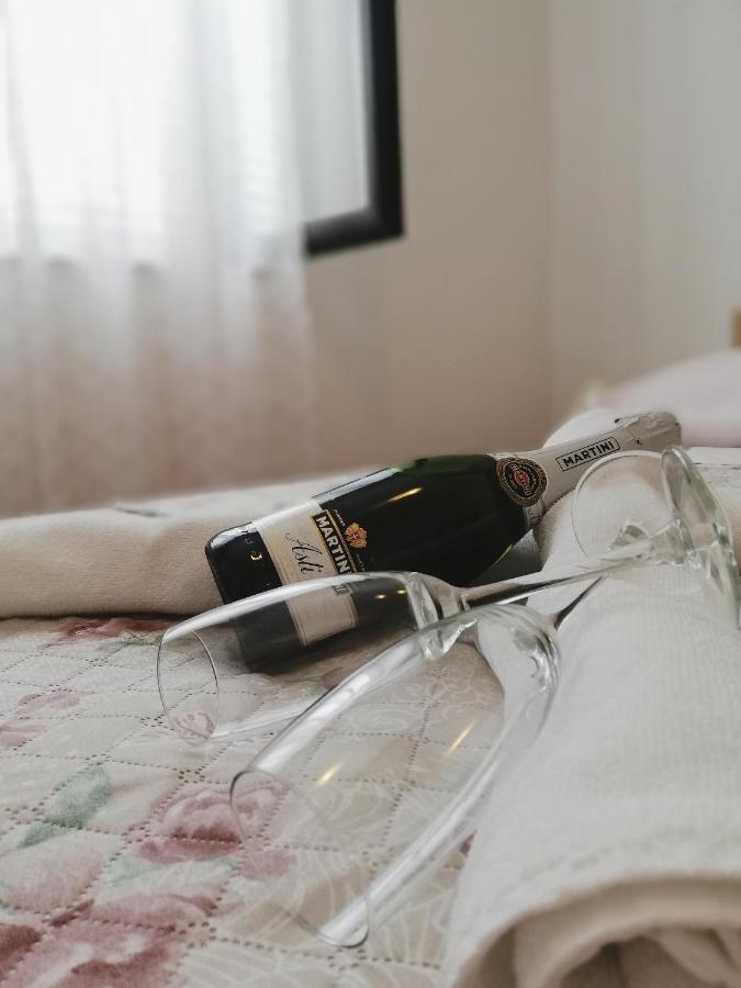 Apartments Aniko Saric Tučepi Eksteriør bilde